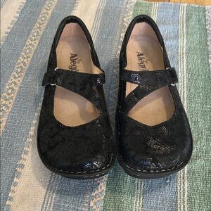 Alegria Jill Black Paisley textured Mary Jane flats